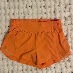 Lululemon Hotty Hot 2.5” High Rise Shorts / Size : 8 / Color: Orange
